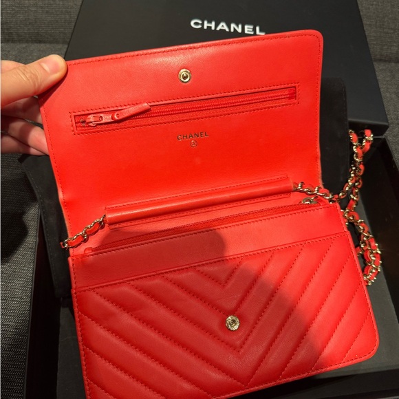 Chanel Red Chevron Wallet on Chain (WOC) - Picture 3 of 13